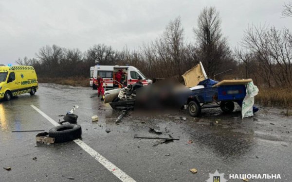 У Чугуєві під час обгону сталося лобове зіткнення автомобілів ВАЗ і Ford. Є загиблі та поранені
У Чугуєві під час обгону сталося лобове зіткнення автомобілів ВАЗ і Ford. Є загиблі та поранені