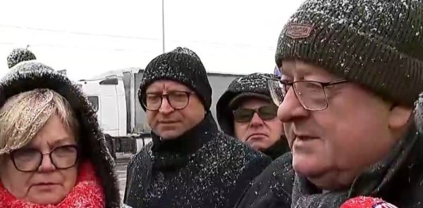Блокада ПП &laquo;Медика-Шегині&raquo;: міністр сільського господарства Польщі зустрівся з протестувальниками