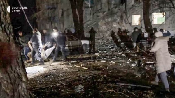 После прилета российского дрона в Глухове под завалами могут быть люди – СМИ После прилета российского дрона в Глухове под завалами могут быть люди – СМИ