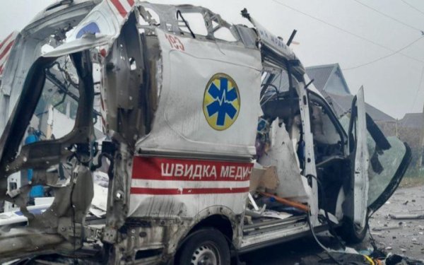 На Херсонщині армія РФ скинула вибухівку на авто "швидкої" під час евакуації поранених
На Херсонщині армія РФ скинула вибухівку на авто "швидкої" під час евакуації поранених