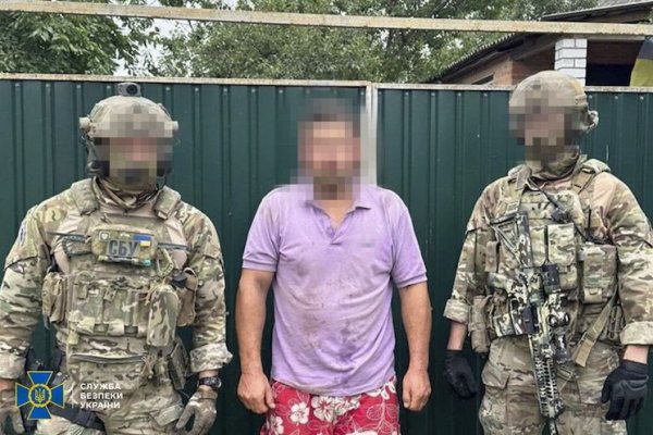 У Харкові СБУ затримала агентів ГРУ, які підірвали авто військового і готували нові злочини
У Харкові СБУ затримала агентів ГРУ, які підірвали авто військового і готували нові злочини