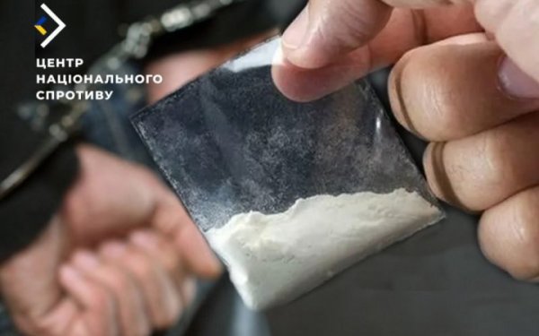 Росіяни фабрикують докази про “зберігання наркотиків” проти українців у Криму
Росіяни фабрикують докази про “зберігання наркотиків” проти українців у Криму