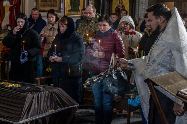 У Києві попрощалися з ексдепутатом Херсона Євгеном Матковським, який загинув на фронті
                                