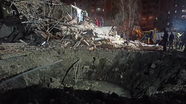 Нацполіція заявила про прицільний обстріл місця дислокації поліцейських у Харкові. Є постраждалі
                                