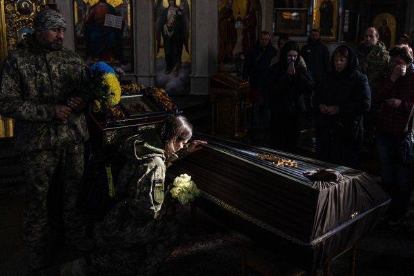 У Києві попрощалися з ексдепутатом Херсона Євгеном Матковським, який загинув на фронті
                                