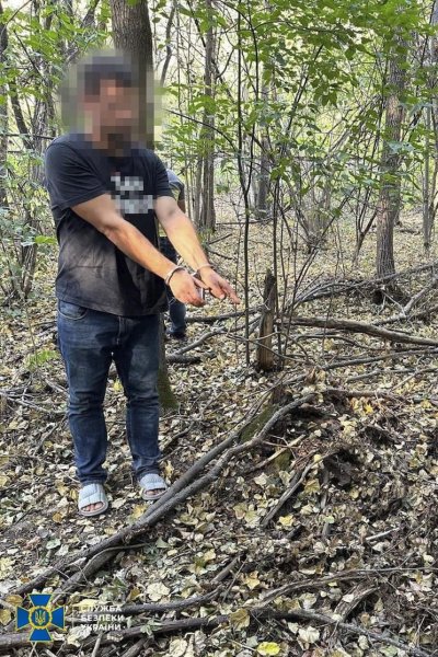 У Харкові СБУ затримала агентів ГРУ, які підірвали авто військового і готували нові злочини
У Харкові СБУ затримала агентів ГРУ, які підірвали авто військового і готували нові злочини