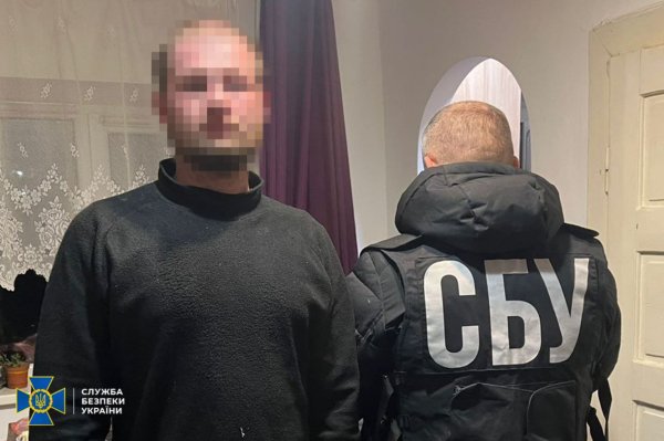 СБУ затримала ще 5 паліїв, які на замовлення російських спецслужб намагалися знищити військові авто
СБУ затримала ще 5 паліїв, які на замовлення російських спецслужб намагалися знищити військові авто