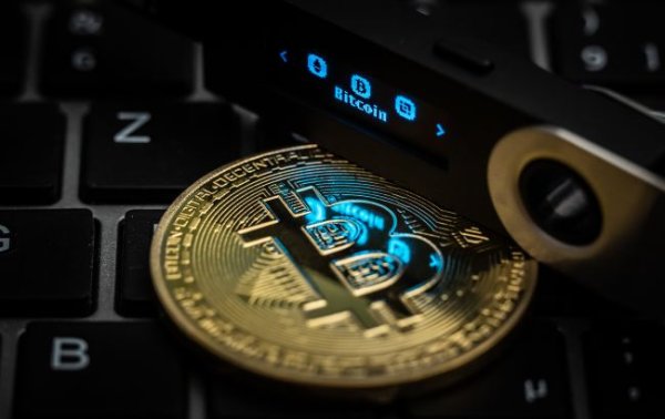 Биткоин взлетел до 100 тысяч долларов: прогноз эксперта
Биткоин взлетел до 100 тысяч долларов: прогноз эксперта