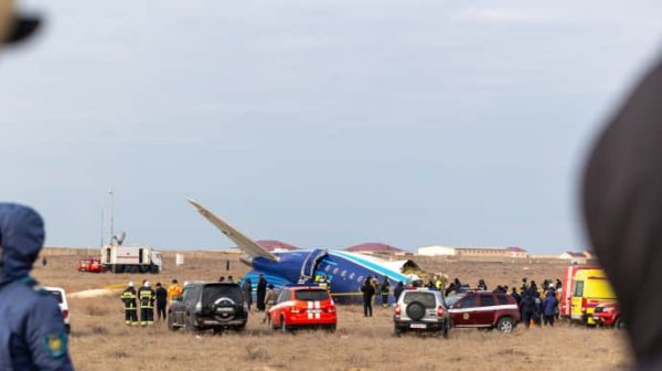 В авиакатастрофе самолета, летевшего из Баку в Грозный, погибли 38 человек В авиакатастрофе самолета, летевшего из Баку в Грозный, погибли 38 человек