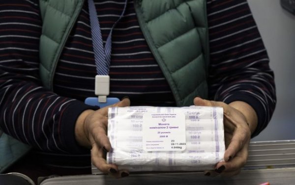 Ставки падают: какой доход по депозитам предлагают банки в гривне и в долларах
Ставки падают: какой доход по депозитам предлагают банки в гривне и в долларах
