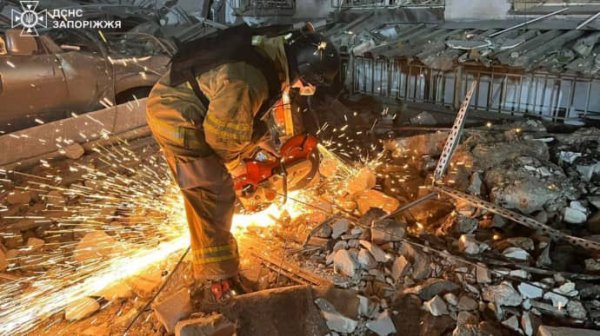 В Запорожье уже 6 погибших и 22 пострадавших от удара РФ В Запорожье уже 6 погибших и 22 пострадавших от удара РФ