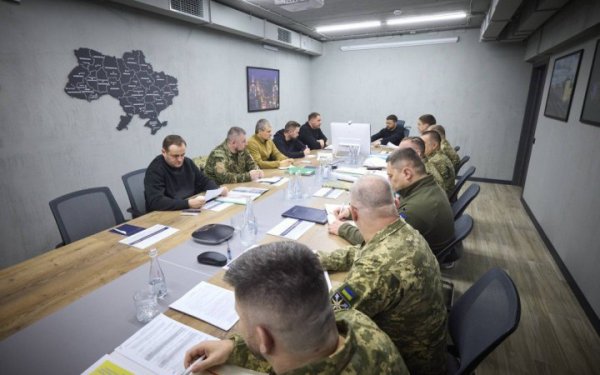 Зеленський провів засідання Ставки у Запоріжжі
Зеленський провів засідання Ставки у Запоріжжі