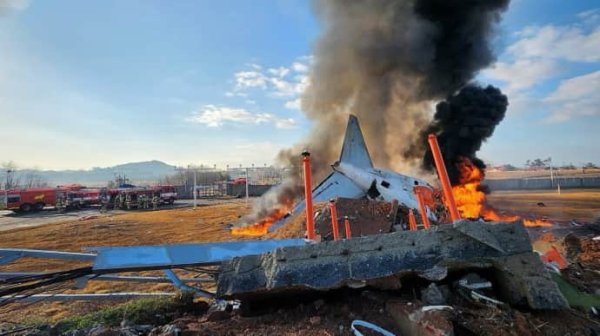 В Южной Корее разбился пассажирский самолет со 181 человеком на борту В Южной Корее разбился пассажирский самолет со 181 человеком на борту