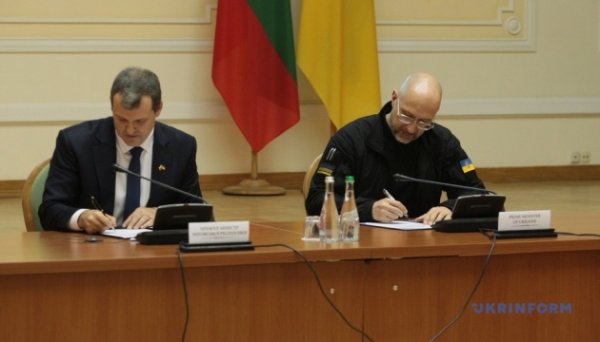 Литва оголосила про готовність інвестувати у виробництво ракети-дрона «Паляниця» Литва оголосила про готовність інвестувати у виробництво ракети-дрона «Паляниця»