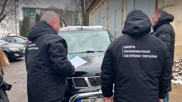 БЭБ: В Черновцах "благодетели" продавали более 20 автомобилей, ввезенных как гуманитарка БЭБ: В Черновцах "благодетели" продавали более 20 автомобилей, ввезенных как гуманитарка