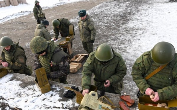"Атеш": російське командування на Херсонщині змушує солдатів продовжувати контракти
"Атеш": російське командування на Херсонщині змушує солдатів продовжувати контракти