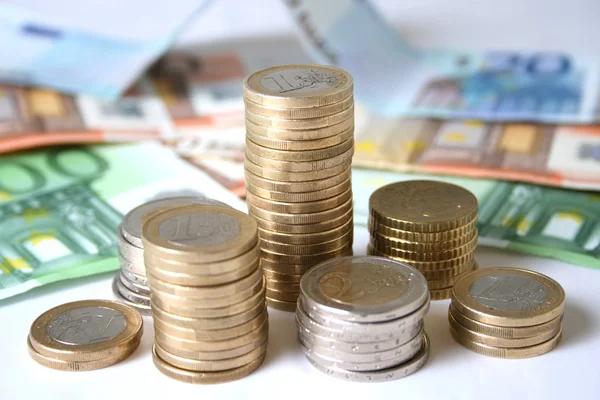 Курс валют на 3 декабря: евро подешевел в обменниках на пять копеек
Курс валют на 3 декабря: евро подешевел в обменниках на пять копеек