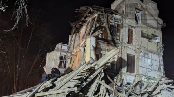 Кривой Рог: из-под завалов спасли женщину, которая пробыла там 4 часа. Всего 15 раненых Кривой Рог: из-под завалов спасли женщину, которая пробыла там 4 часа. Всего 15 раненых