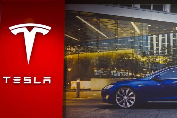 После исторического максимума акции Tesla упали на 8%
После исторического максимума акции Tesla упали на 8%