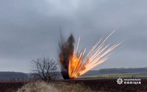 На Буковині знешкодили нерозірвану бойову частину російської ракети Х-101
На Буковині знешкодили нерозірвану бойову частину російської ракети Х-101