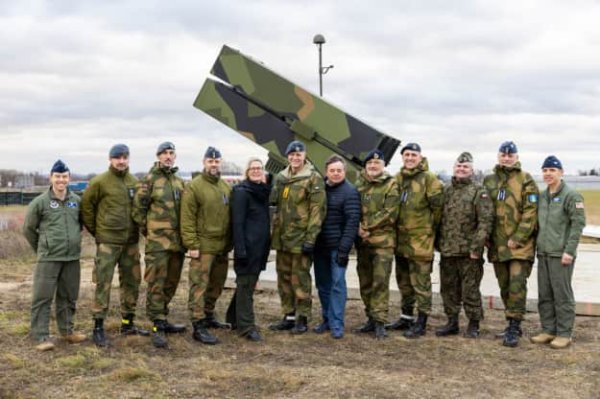 В Польше развернули NASAMS, чтобы обеспечить защиту центра помощи Украине В Польше развернули NASAMS, чтобы обеспечить защиту центра помощи Украине