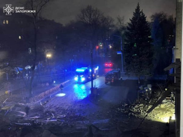 В Запорожье уже 6 погибших и 22 пострадавших от удара РФ В Запорожье уже 6 погибших и 22 пострадавших от удара РФ