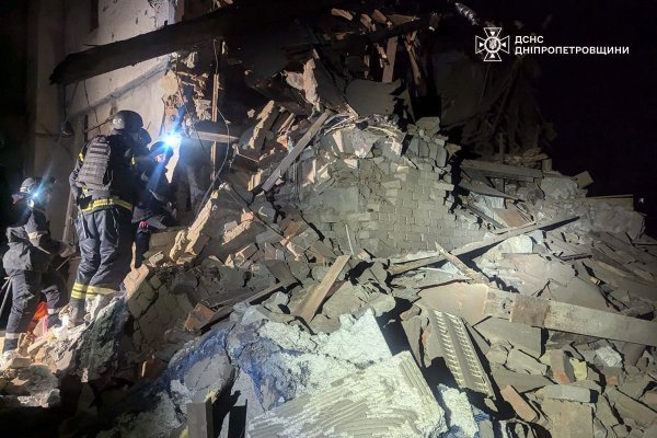 Росіяни влучили в житловий будинок у Кривому Розі (оновлено)
Росіяни влучили в житловий будинок у Кривому Розі (оновлено)