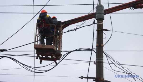 Енергетики за добу відновили світло для майже 7,5 тисячі споживачів Енергетики за добу відновили світло для майже 7,5 тисячі споживачів