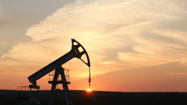 Индия стоит перед нефтяным кризисом: снижение поставок из России заставляет искать альтернативы Индия стоит перед нефтяным кризисом: снижение поставок из России заставляет искать альтернативы