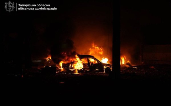 У Запорізькій області спалахнула СТО після російського обстрілу, є загиблі й поранені (оновлення)
У Запорізькій області спалахнула СТО після російського обстрілу, є загиблі й поранені (оновлення)