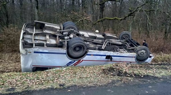 На Закарпатье перевернулся автобус: 9 из 25 пассажиров попали в больницу На Закарпатье перевернулся автобус: 9 из 25 пассажиров попали в больницу