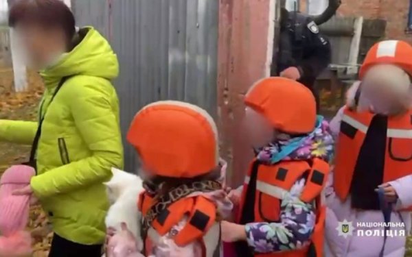 Уряд планує внести зміни у правила обов'язкової евакуації дітей із зони бойових дій
Уряд планує внести зміни у правила обов'язкової евакуації дітей із зони бойових дій