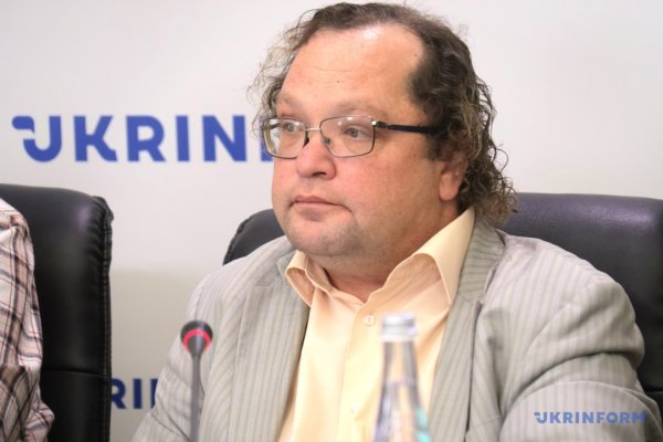З нагоди Дня волонтера презентували книжку «Незламний бізнес» З нагоди Дня волонтера презентували книжку «Незламний бізнес»