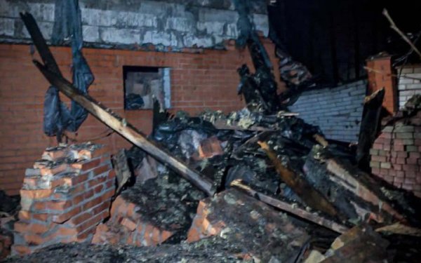 На Київщині уламки російських дронів пошкодили приватні будинки та квартиру
На Київщині уламки російських дронів пошкодили приватні будинки та квартиру