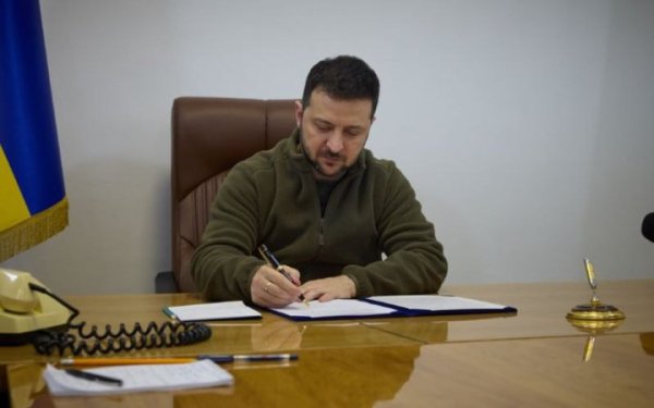 Зеленський підписав закон, що скасовує вимогу набрати 75 % у IQ-тесті для суддів
Зеленський підписав закон, що скасовує вимогу набрати 75 % у IQ-тесті для суддів