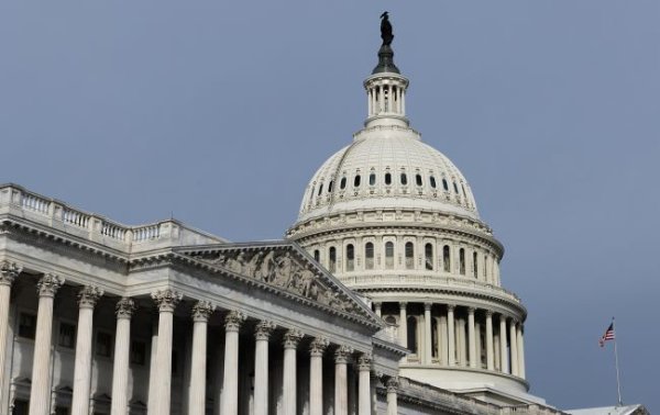 В США два конгрессмена предложили ослабить санкции против Сирии, - Reuters
В США два конгрессмена предложили ослабить санкции против Сирии, - Reuters