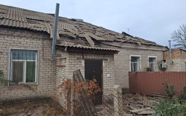 Через російські атаки на Нікопольщині постраждали двоє людей
Через російські атаки на Нікопольщині постраждали двоє людей