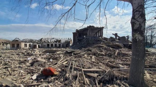 Россияне били по девяти громадам Сумщины, около сотни взрывов за сутки Россияне били по девяти громадам Сумщины, около сотни взрывов за сутки