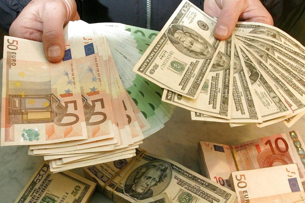 Як змінився курс валют 17.12.2024: оновлена вартість долара, євро та злотого Курс валют