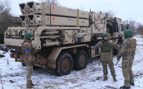 Росія здійснює ракетну атаку
Росія здійснює ракетну атаку