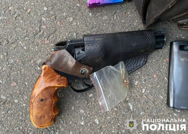 В Киеве патрульные "по горячим следам" задержали предполагаемого убийцу В Киеве патрульные "по горячим следам" задержали предполагаемого убийцу