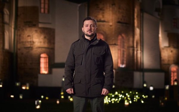 Зеленський привітав українців з Різдвом: "Ми вдруге відзначаємо Різдво в одну дату як одна велика сім’я, єдина країна"
Зеленський привітав українців з Різдвом: "Ми вдруге відзначаємо Різдво в одну дату як одна велика сім’я, єдина країна"