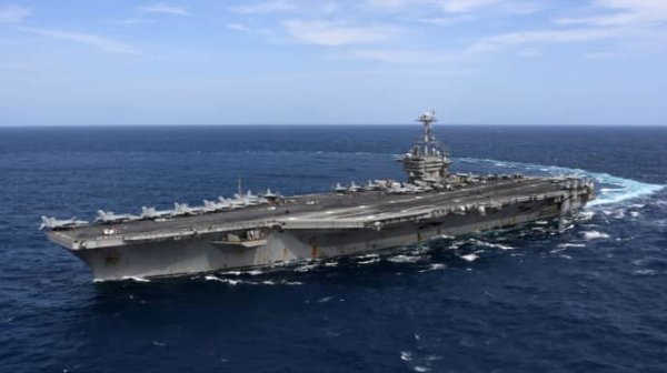 Самолет США подбили "дружественным огнем" над Красным морем Самолет США подбили "дружественным огнем" над Красным морем