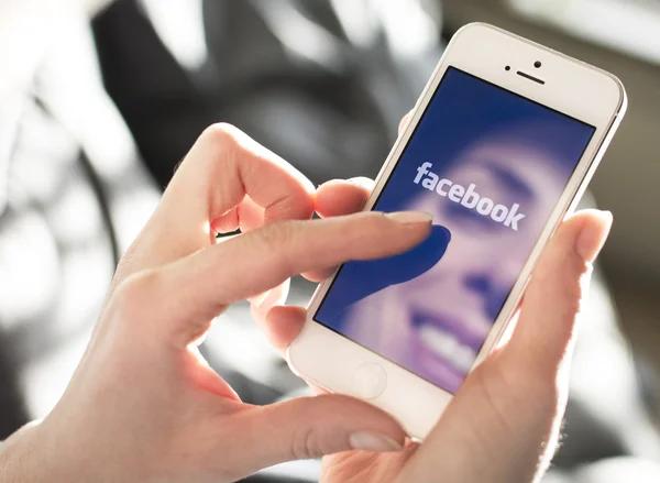 Ирландия оштрафовала Meta на 251 млн евро за утечку данных из Facebook
Ирландия оштрафовала Meta на 251 млн евро за утечку данных из Facebook