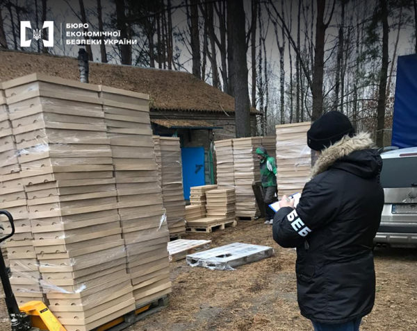 БЕБ ліквідувало на Київщині підпільні цехи, які виготовляли сигарети 
                                
