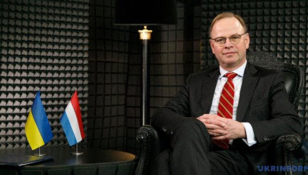 Посол Нідерландів пояснив, за яких умов у санкціях проти РФ залишатимуться великі лазівки Посол Нідерландів пояснив, за яких умов у санкціях проти РФ залишатимуться великі лазівки