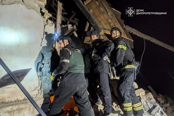 Росіяни влучили в житловий будинок у Кривому Розі (оновлено)
Росіяни влучили в житловий будинок у Кривому Розі (оновлено)