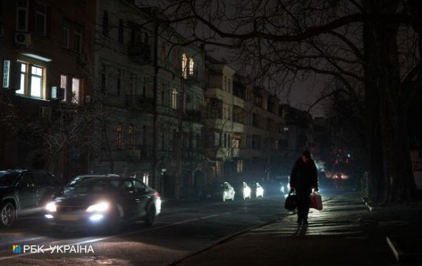 В нескольких областях Украины ввели аварийные отключения света
В нескольких областях Украины ввели аварийные отключения света