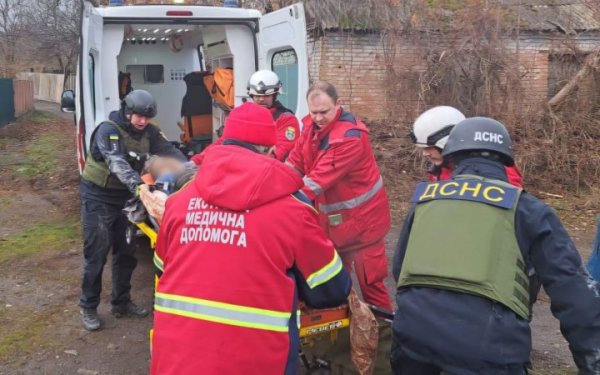 Росіяни обстріляли із артилерії Нікополь, четверо цивільних поранені
Росіяни обстріляли із артилерії Нікополь, четверо цивільних поранені