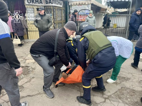 Росія вдарила по ринку у Нікополі, є поранені (доповнено)
Росія вдарила по ринку у Нікополі, є поранені (доповнено)